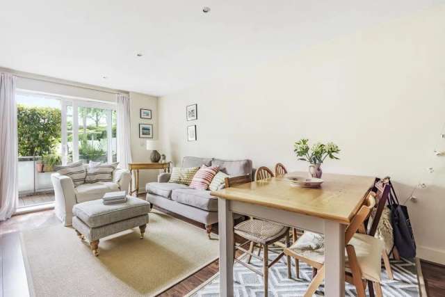 Flat Under Offer in London, England