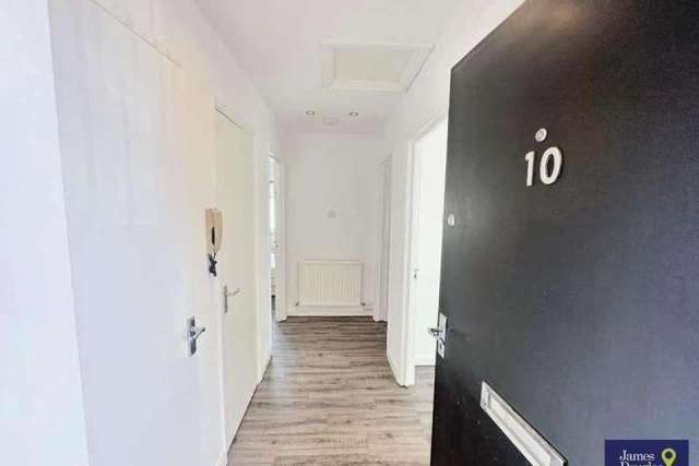 3 bedroom flat for sale