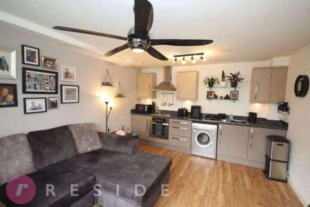 2 bedroom flat for sale