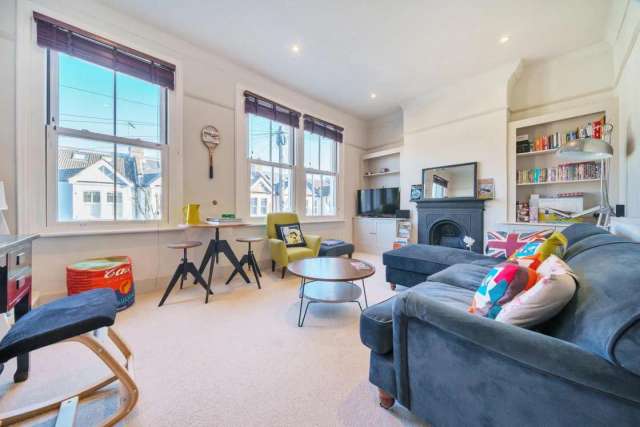 Flat Under Offer in London, England