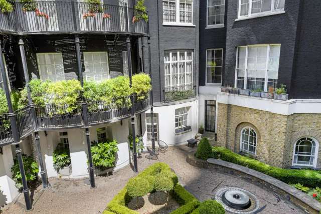 Apartment For Sale in City of Westminster, England