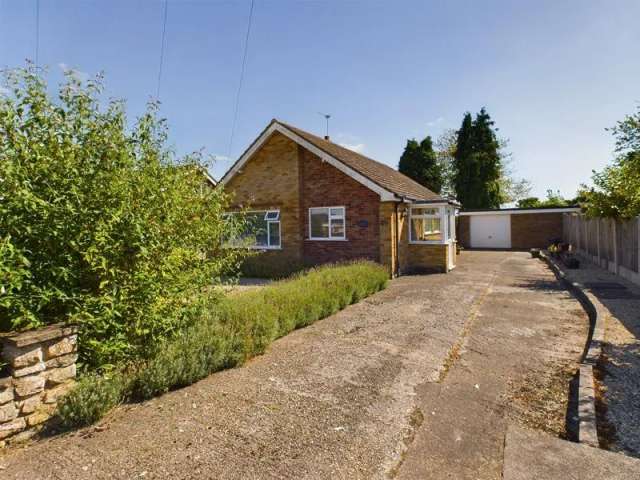 2 bedroom detached bungalow for sale