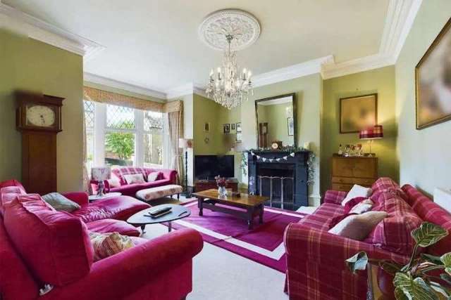 6 bedroom semi-detached house for sale