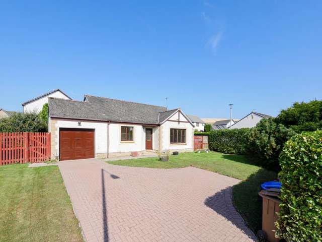 Bungalow For Sale in Dundee, Scotland