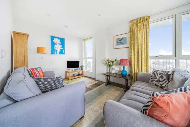 Flat Under Offer in London, England