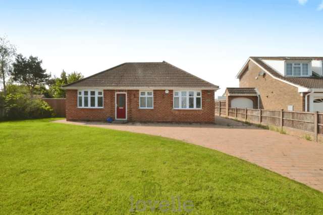 3 bedroom detached bungalow for sale