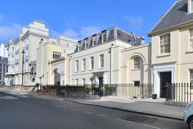 House For Sale in City of Westminster, England