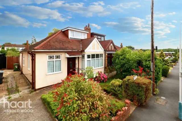 2 bedroom semi-detached bungalow for sale