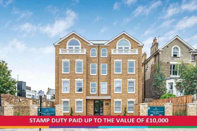 Flat Under Offer in London, England