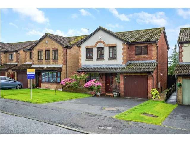 4 bedroom detached house for sale