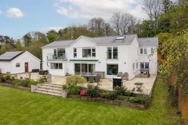 5 bedroom detached house for sale