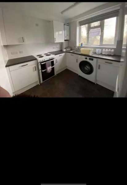 Flat For Rent in Hertsmere, England