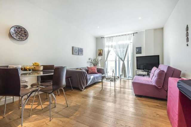 Flat Under Offer in London, England