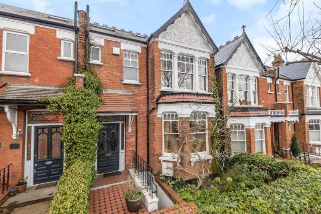 House Under Offer in London, England