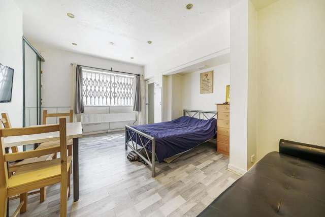 Flat Under Offer in City of Westminster, England