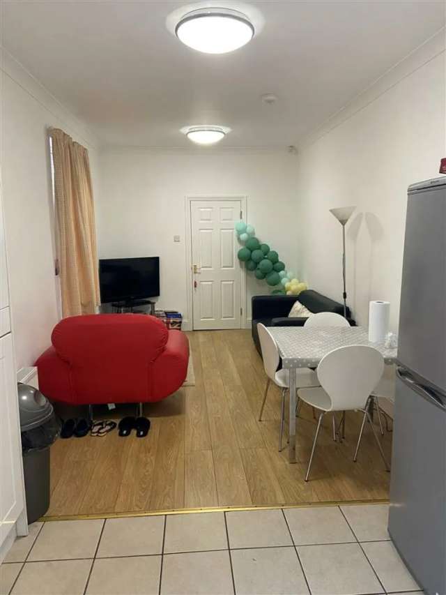 Flat For Rent in Hull, England