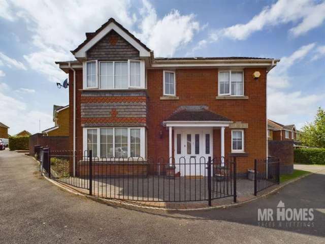 4 bedroom detached house for sale