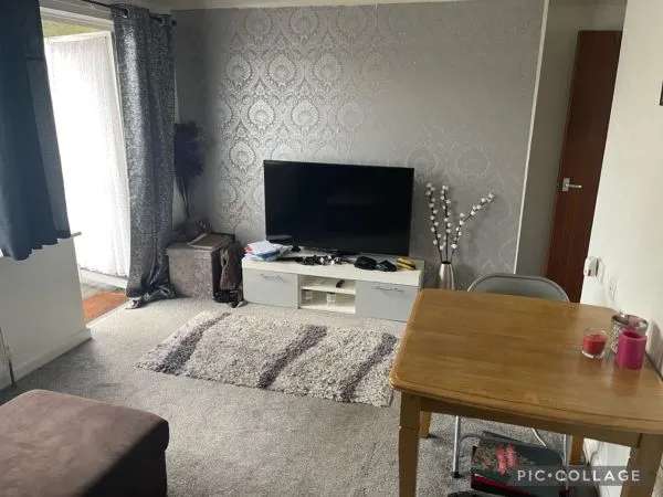 Flat For Rent in Exeter, England