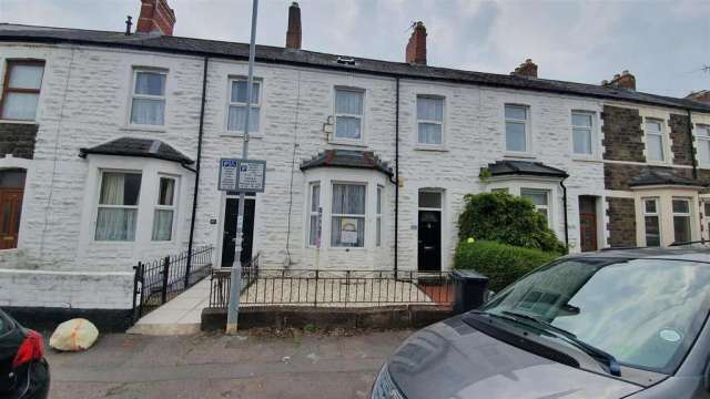 5 bedroom terraced house for sale