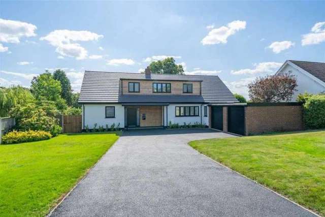 4 bedroom detached house for sale