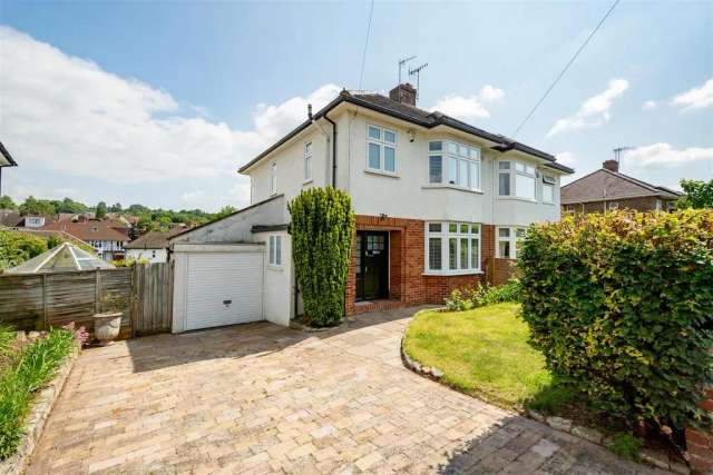 3 bedroom semi-detached house for sale