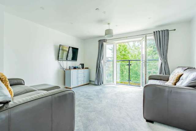 Flat For Sale in Bristol, England