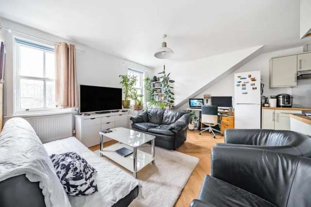 Flat Under Offer in London, England