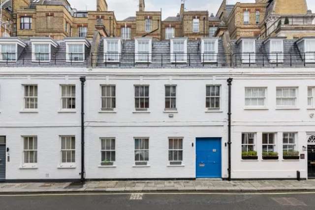 Mews house for sale in Headfort Place, Belgravia, London SW1X