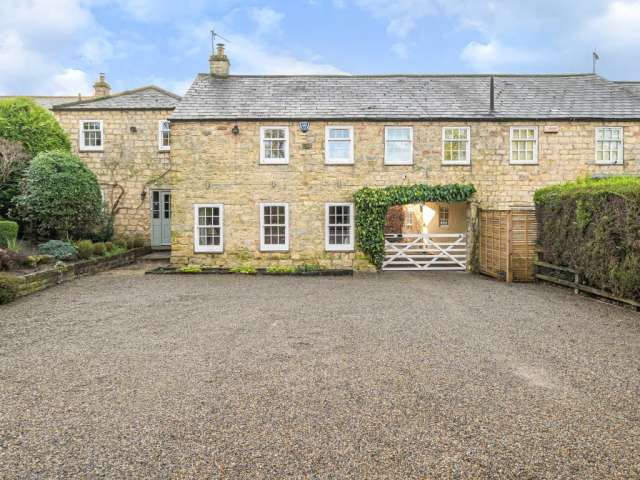 House For Sale in Leeds, England