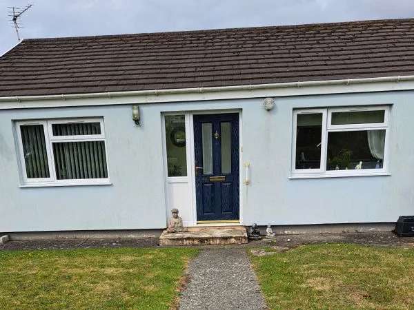 Bungalow For Rent in Penparc, Wales