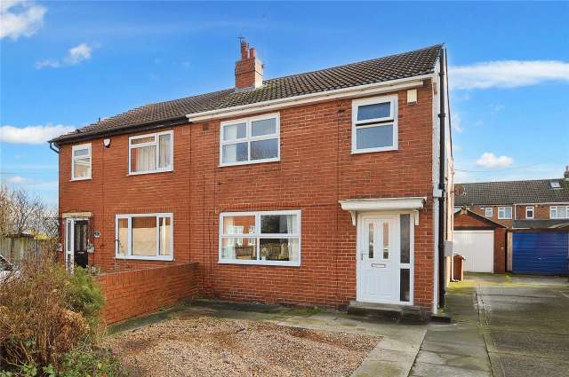 House For Sale in Leeds, England