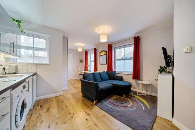 Flat Under Offer in London, England