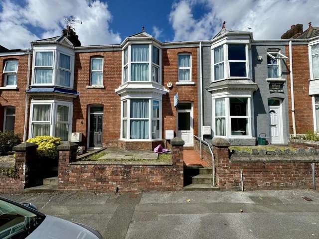 5 bedroom terraced house for sale