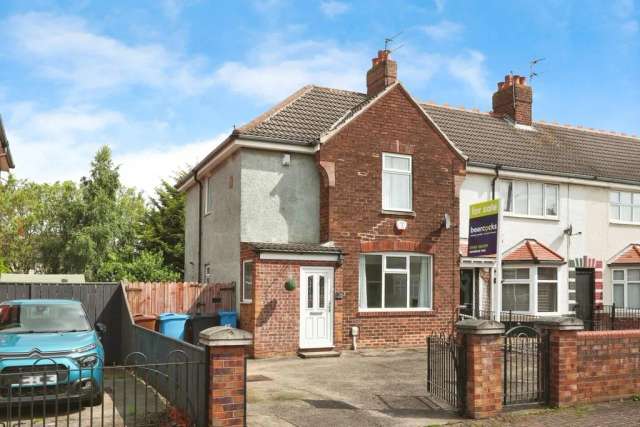 3 bedroom semi-detached house for sale