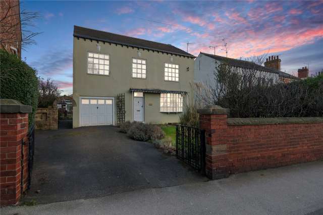 House For Sale in Leeds, England