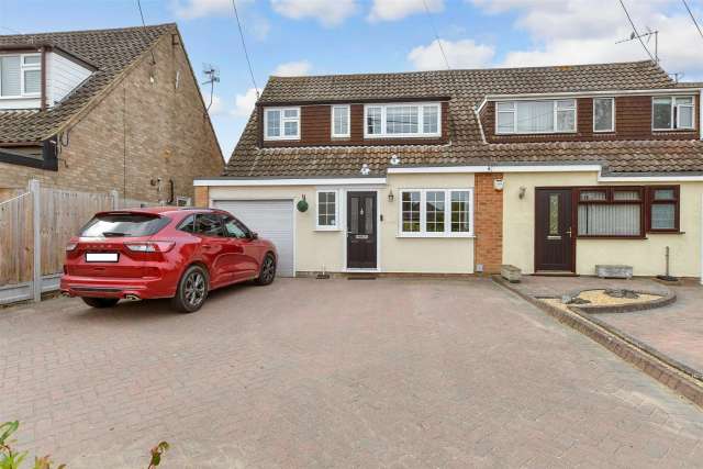 3 bedroom semi-detached house for sale