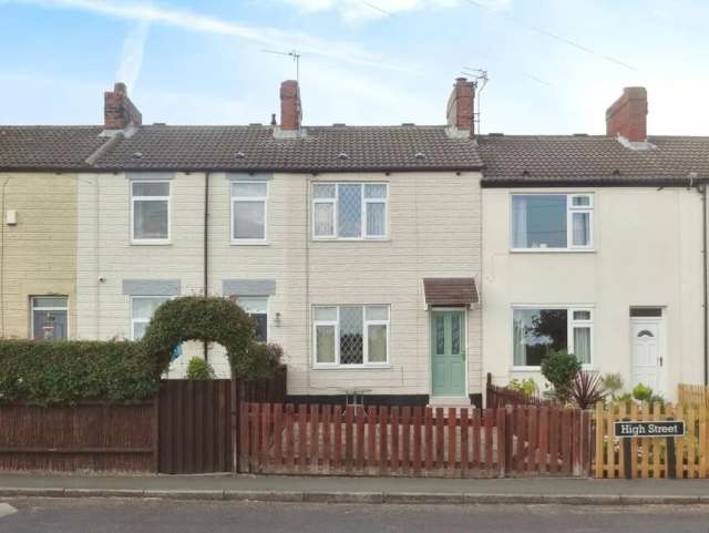 2 bedroom Mid Terrace House to rent, New Sharlston, West Yorkshire, WF4