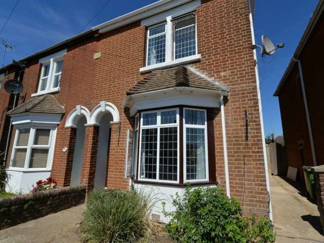 Semi-detached house For Rent in Southampton, England