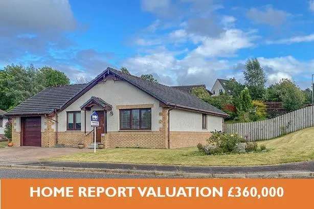 4 bedroom detached bungalow for sale