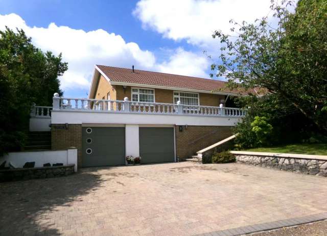 4 bedroom detached bungalow for sale