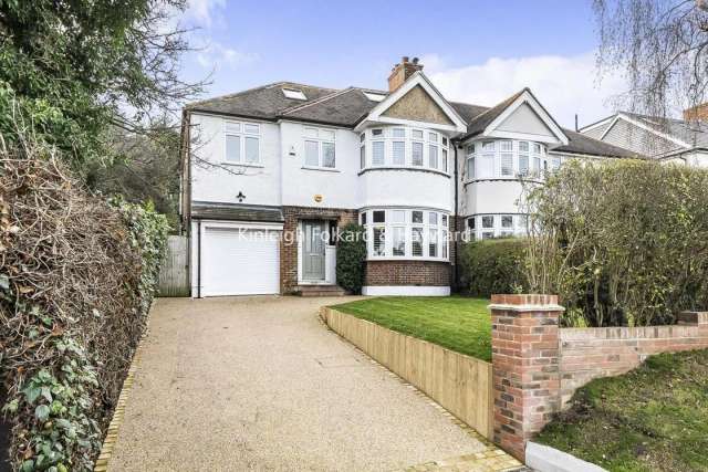 House Under Offer in London, England