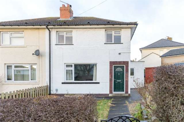 House For Sale in Leeds, England