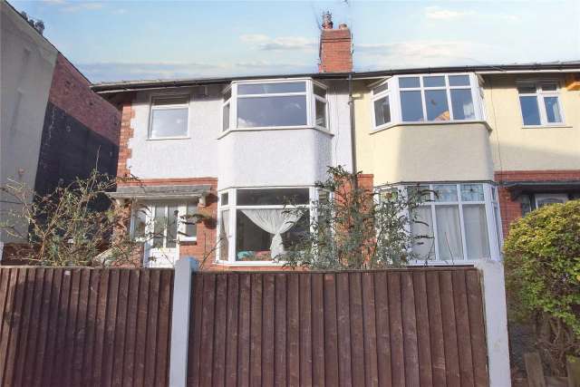 House For Sale in Leeds, England