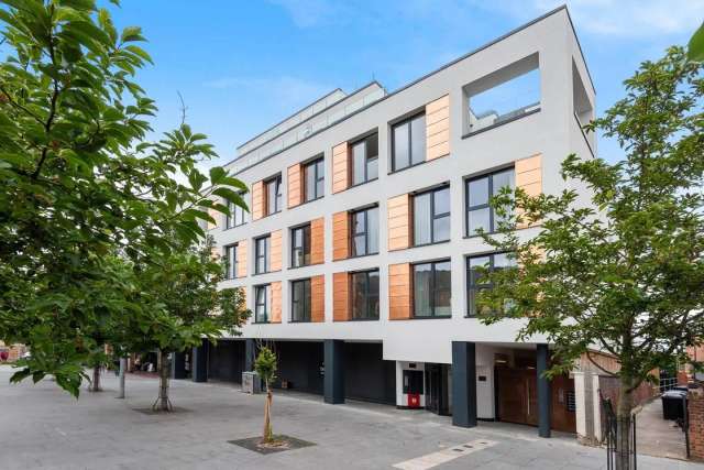 Flat Under Offer in London, England