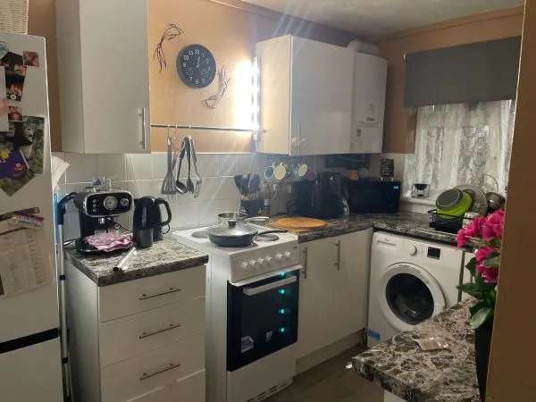 Flat For Rent in Mid Sussex, England