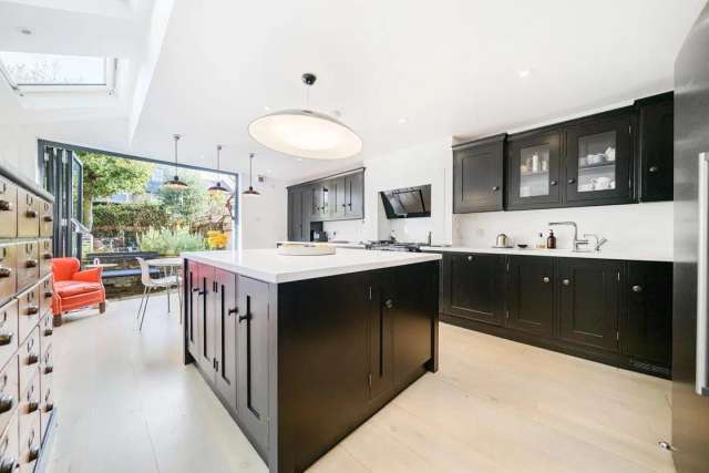 House Under Offer in London, England