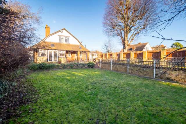 Detached Bungalow for sale with 3 bedrooms, Cheam Road, Cheam