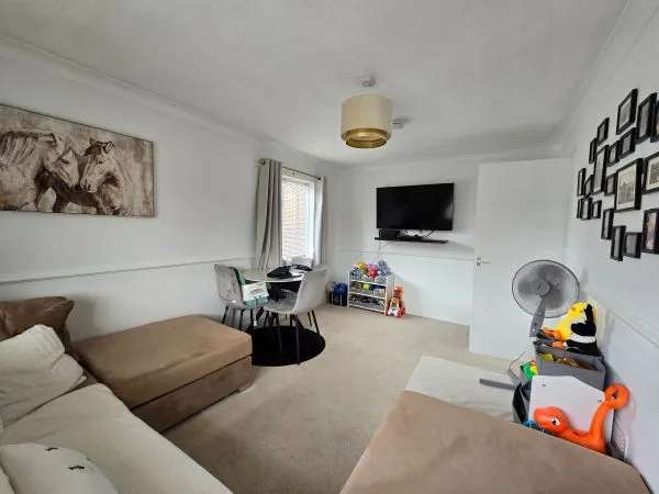 Flat For Rent in Tendring, England