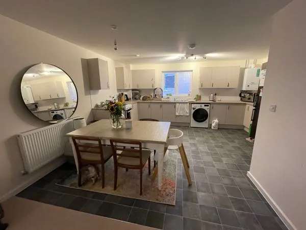 Flat For Rent in Guildford, England