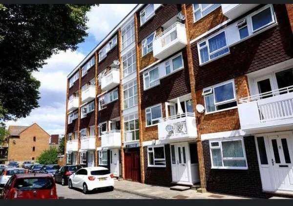 Flat For Rent in Guildford, England